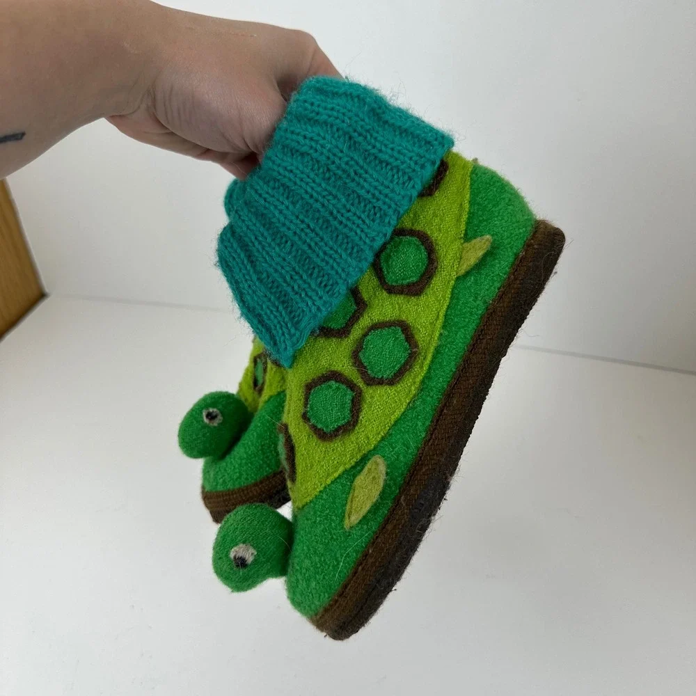 Garnet Hill 100% Wool Turtle Slipper Boots Green Kids Size 11 *stain